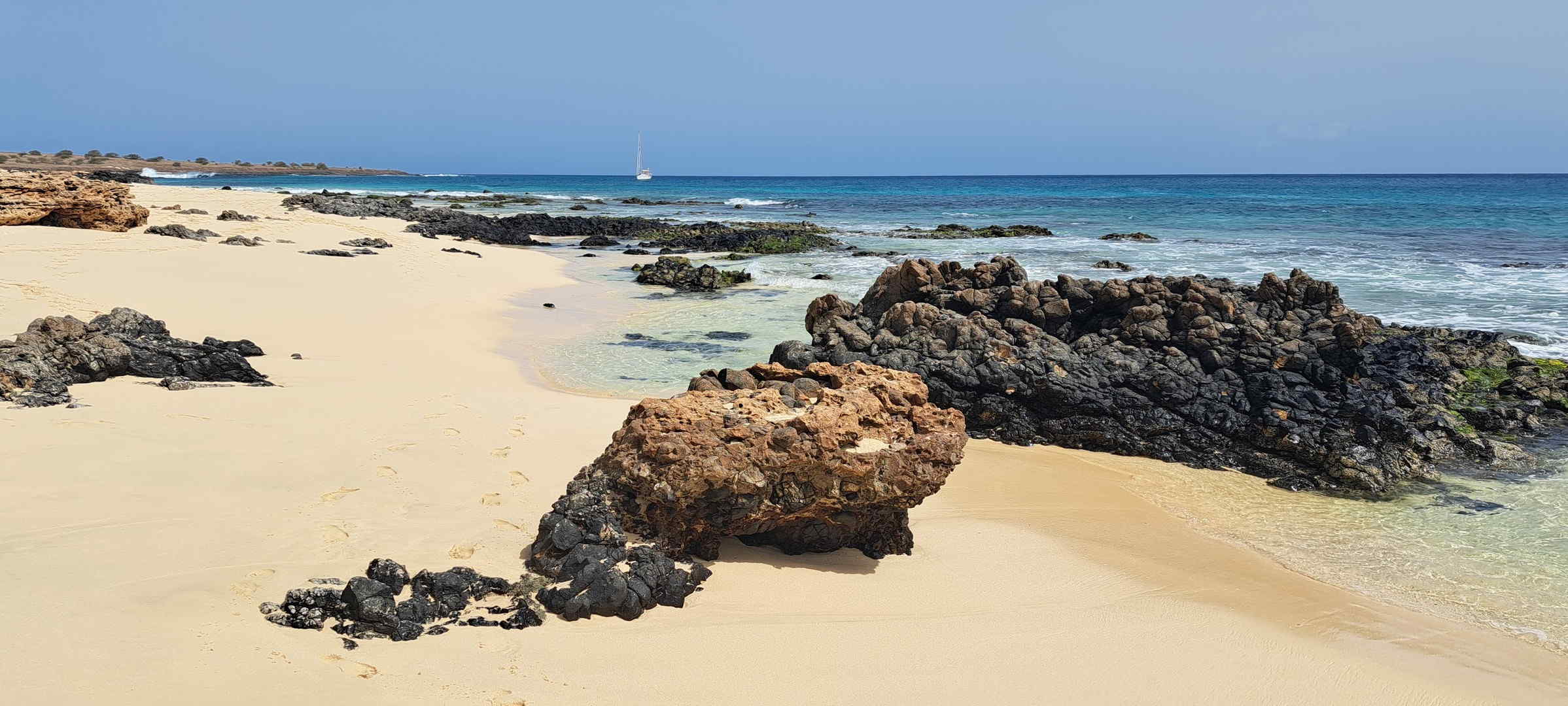 Côte sauvage et désertique de Boa Vista au Cap-Vert