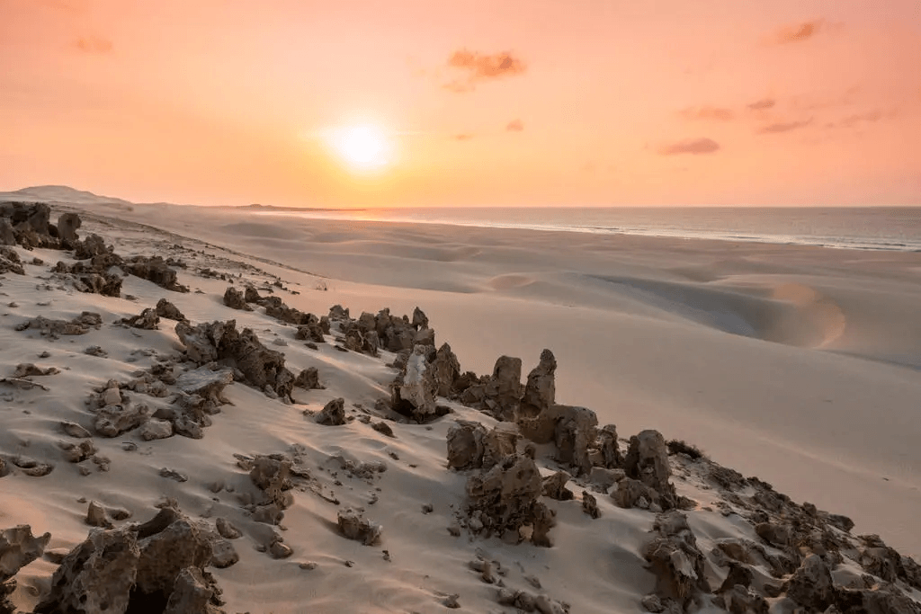 Dunes de sable dorées à Boa Vista, Cap-Vert