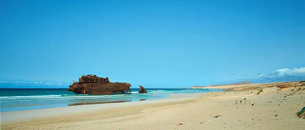 Plage déserte aux eaux turquoise, Cap-Vert